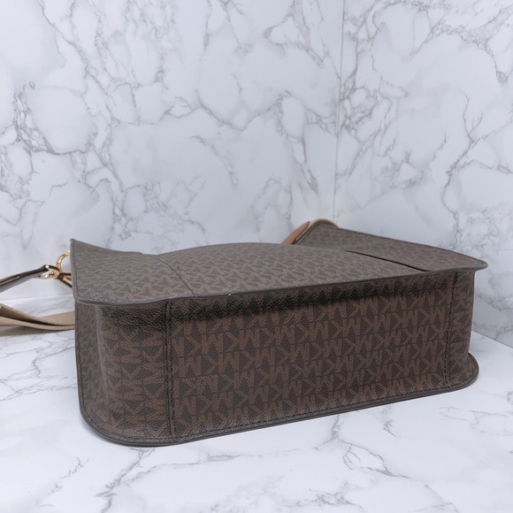 Michael Kors Briley Large Messenger - Picture 5 of 7